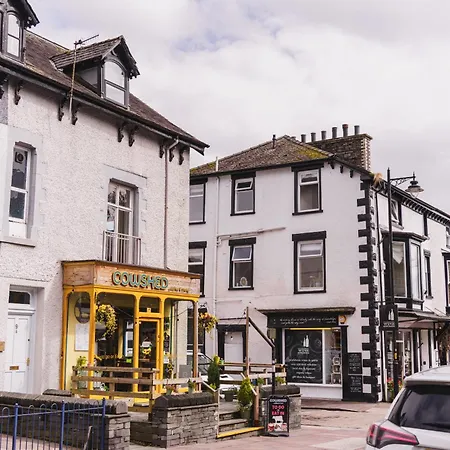 Crescent Retreat Apartment